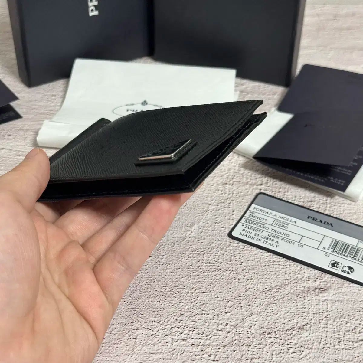 ✨️極美品✨️ PRADA プラダ マネークリップ メンズ ブラック 黒色 レザー PRADA プラダ マネークリップ ブラック メンズ 2mn077-qhh-f0002