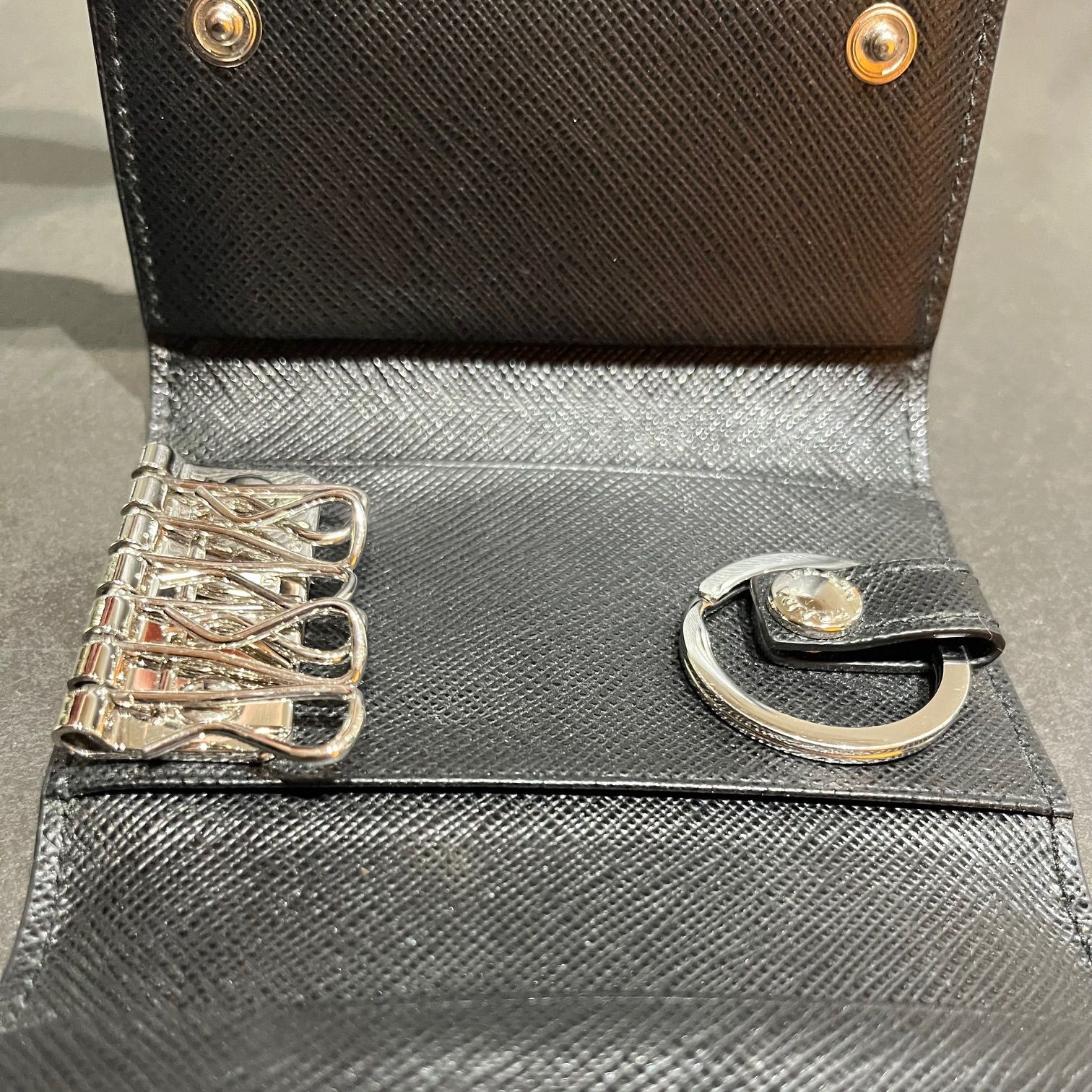 PRADA サフィアーノ レザー キーケース キーホルダー プラダ 58113A1