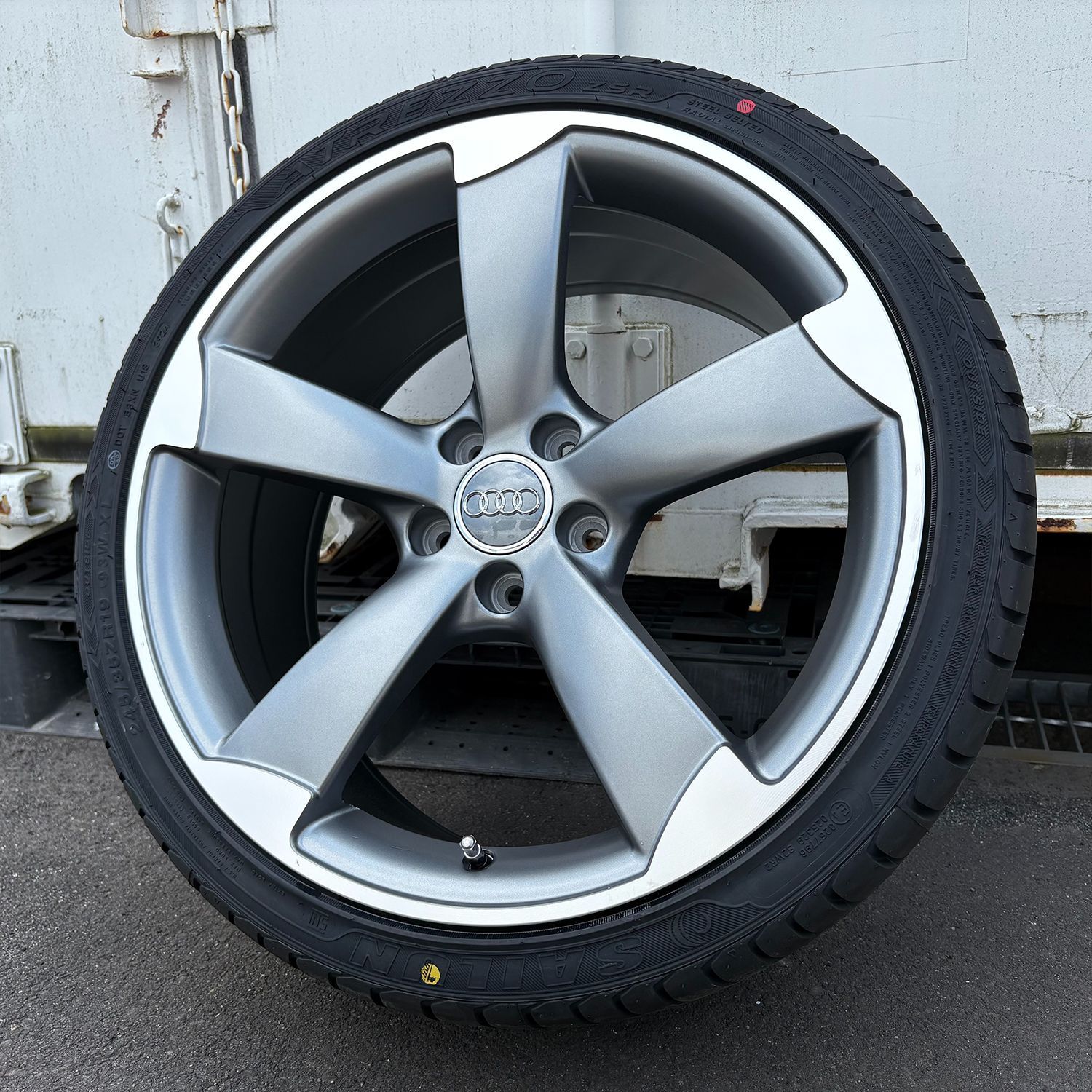 アウディ Audi A4 8K 8W TT 8J 8S 19インチ 新品4本タイヤ付き!▼売り切り!! 245/35R19 アウディTT ホイール\u0026スタッドレス Audi 19インチスタッドレスタイヤ