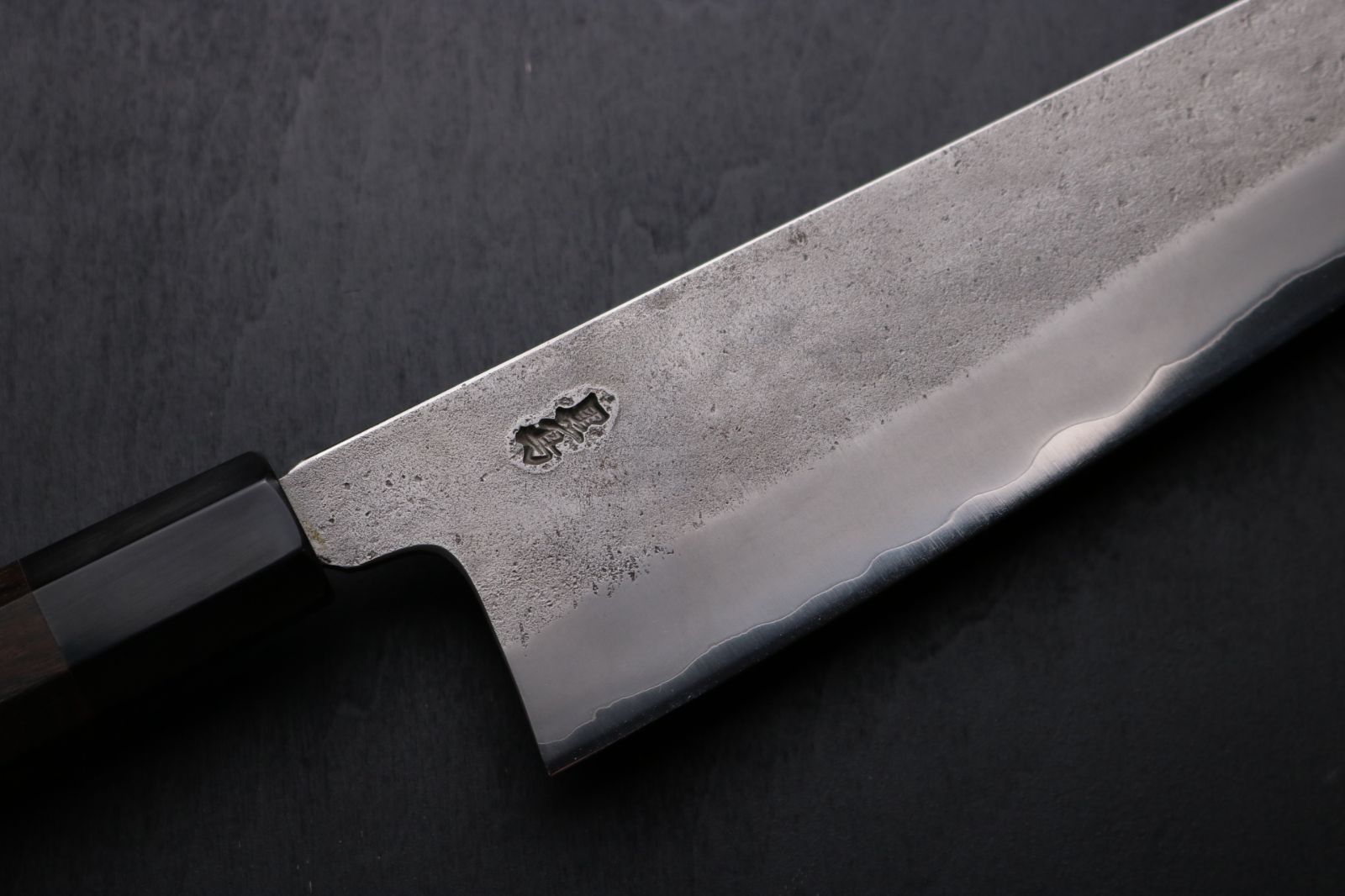 土佐打刃物 黒鳥鍛造工場 牛刀 包丁 銀三鋼 梨地仕上 240mm