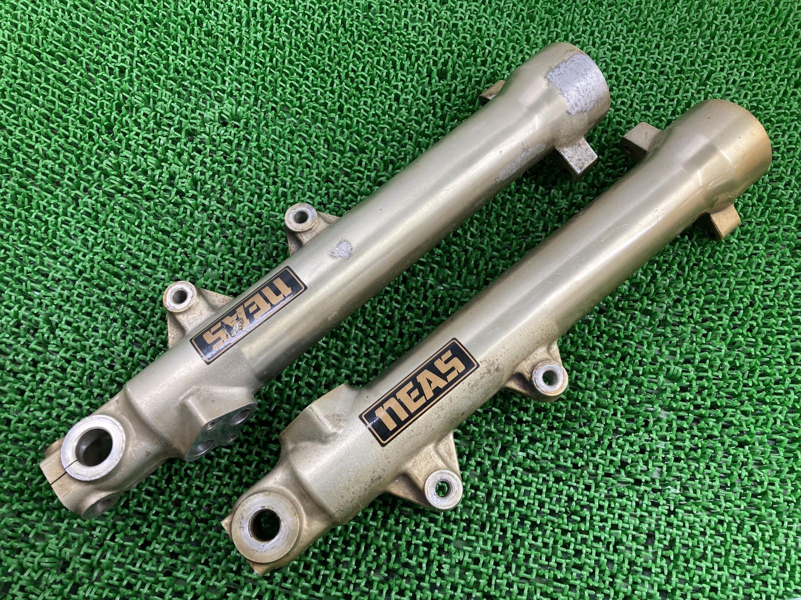 GSX-R1100 アウターチューブ 左右 X7451 スズキ 純正 中古 バイク 部品 GU74A フロントフォーク ボトムケース コケキズ無し 品薄