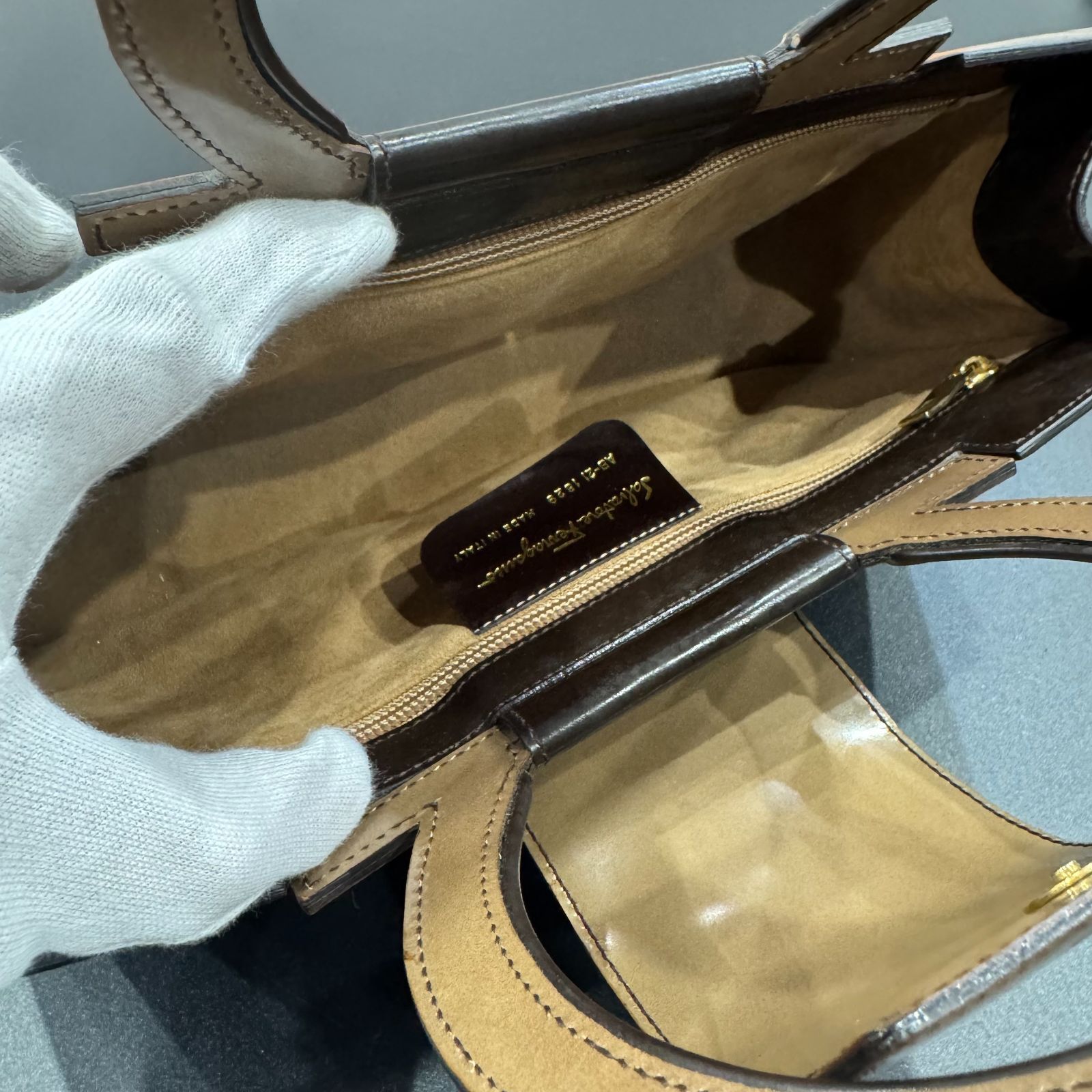 サルヴァトーレフェラガモ ハンドバッグ ガンチーニハンドル