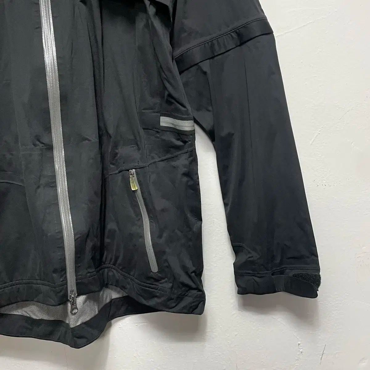 アディダス ゴルフウィンドブレーカー ジッパー付き アディダス] ゴルフジャケット  スリーストライプス