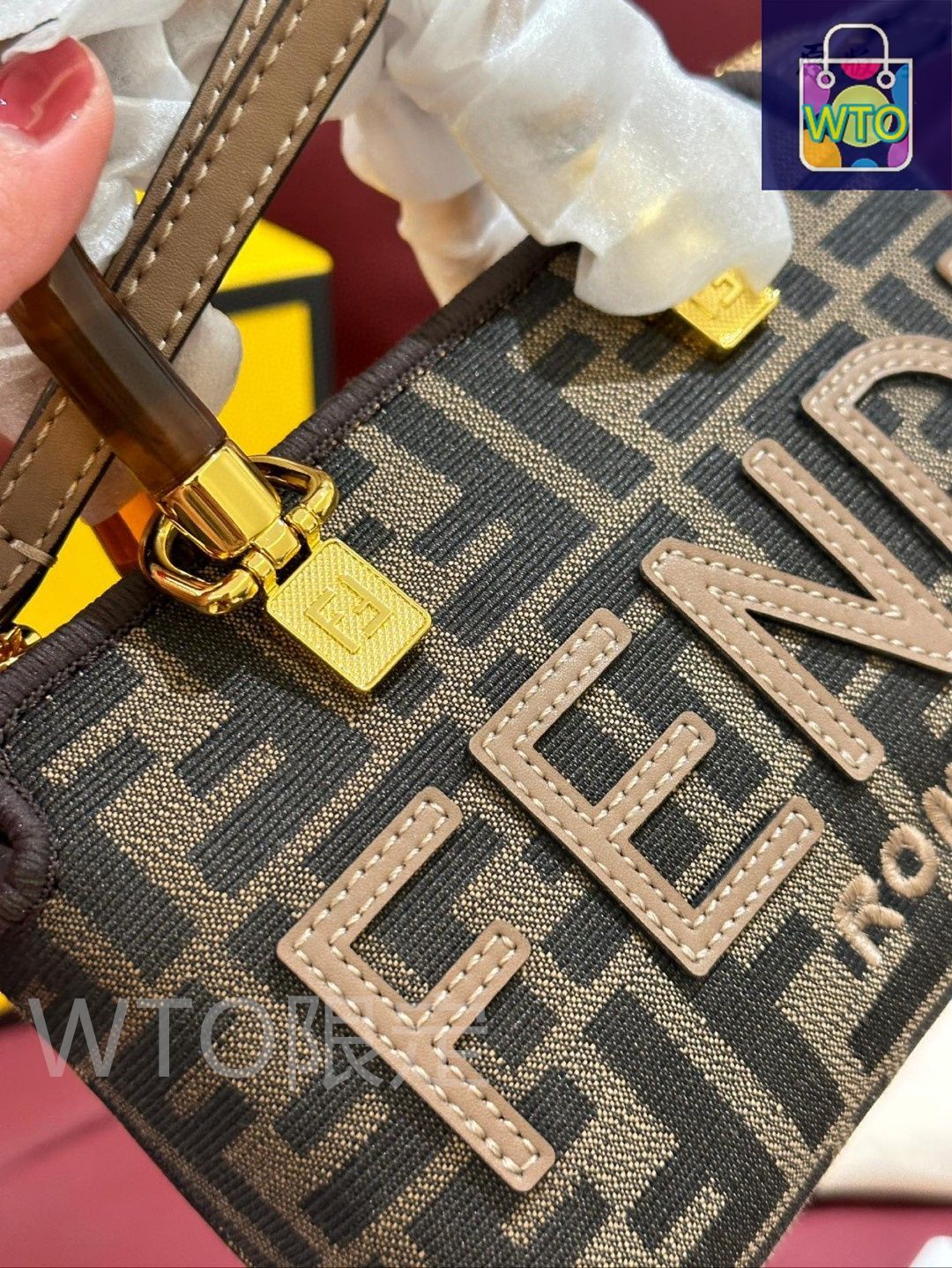 新着 関税送料込み FENDI フェンディ トップハンドル バッグ 今日特価】FENDI Mini Top Handle Bag フェンディ ミニ トップ