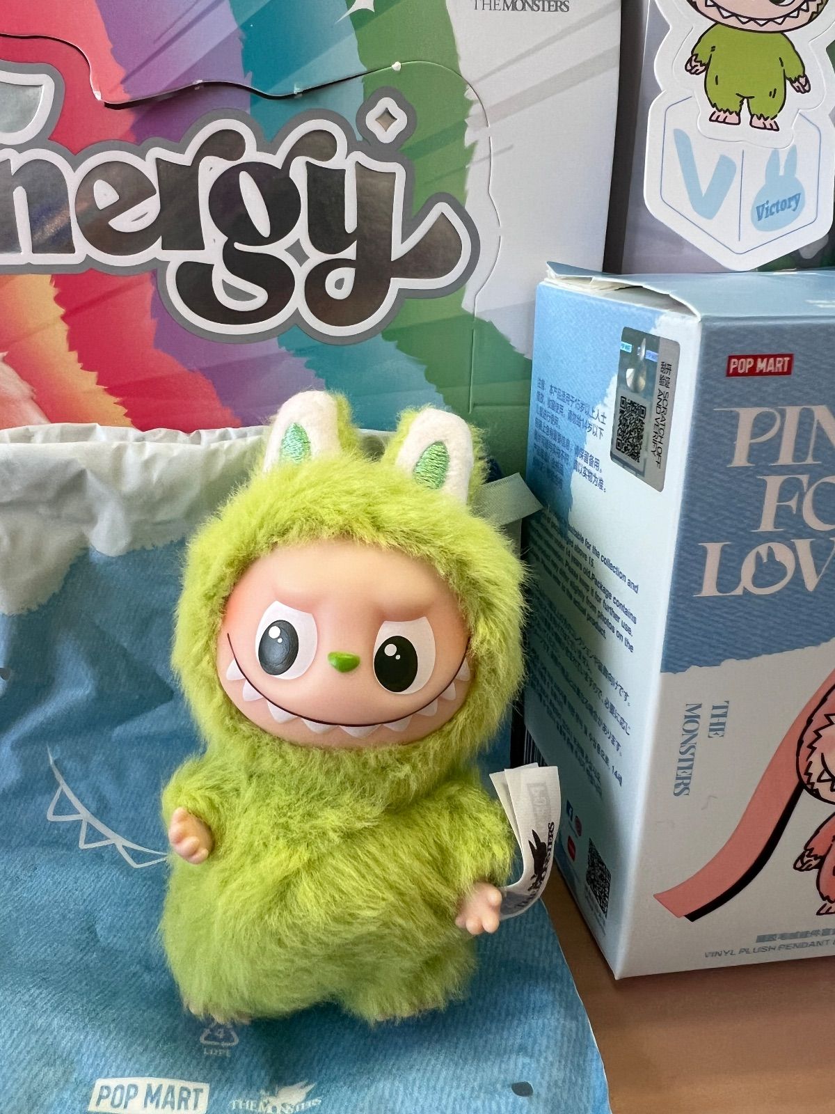 ⭐️【正規品・新品未使用】イニシャル［V］ POP MART ラブブ LABUBU