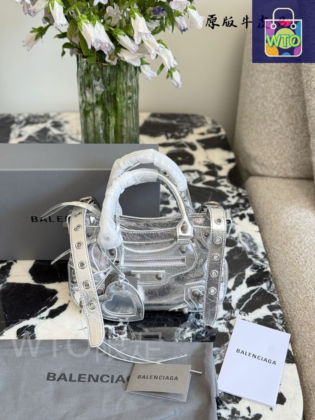【BALENCIAGA】ビアリッツ スモール トートバッグ ホワイト 今日特価】Balenciaga White Motorcycle Bag - バレンシアガ