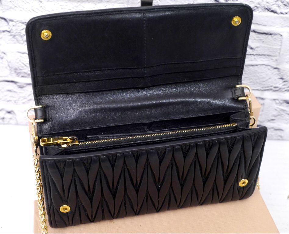 ◆miu miu マテラッセ クロスボディ ショルダーウォレット 財布 バッグ黒 ◇miu miu マテラッセ クロスボディ ショルダーウォレット 財布