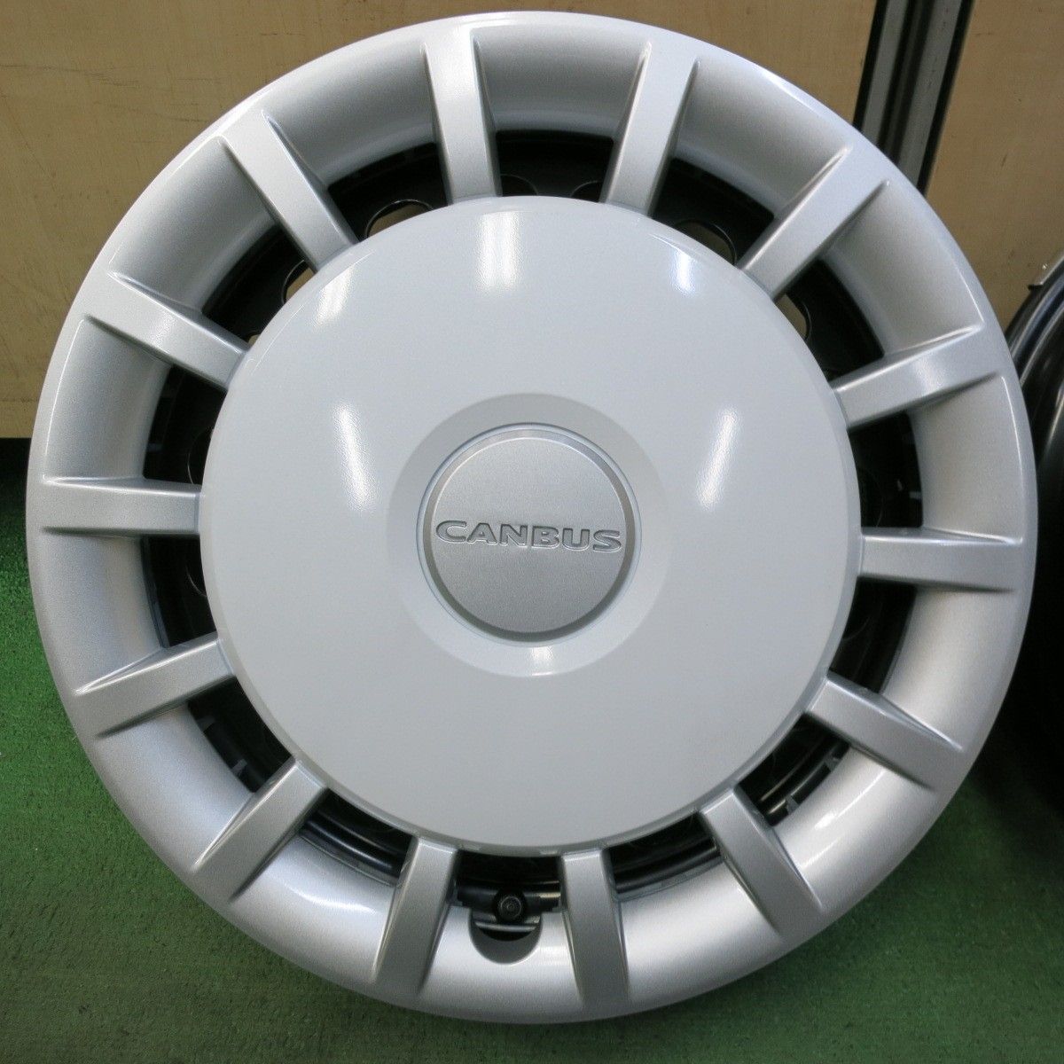ムーヴキャンバス セオリーG 新車外し純正ホイル 新車外し 美品】ダイハツ ムーヴ キャンバス 純正 14in 4.5J +45