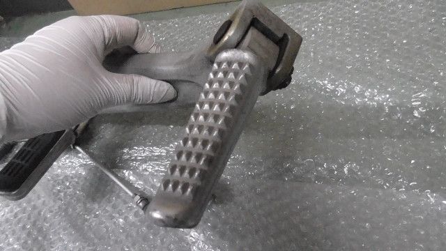 CB400 SUPER FOUR NC31-1030xxx の ステップ 左 1757637985