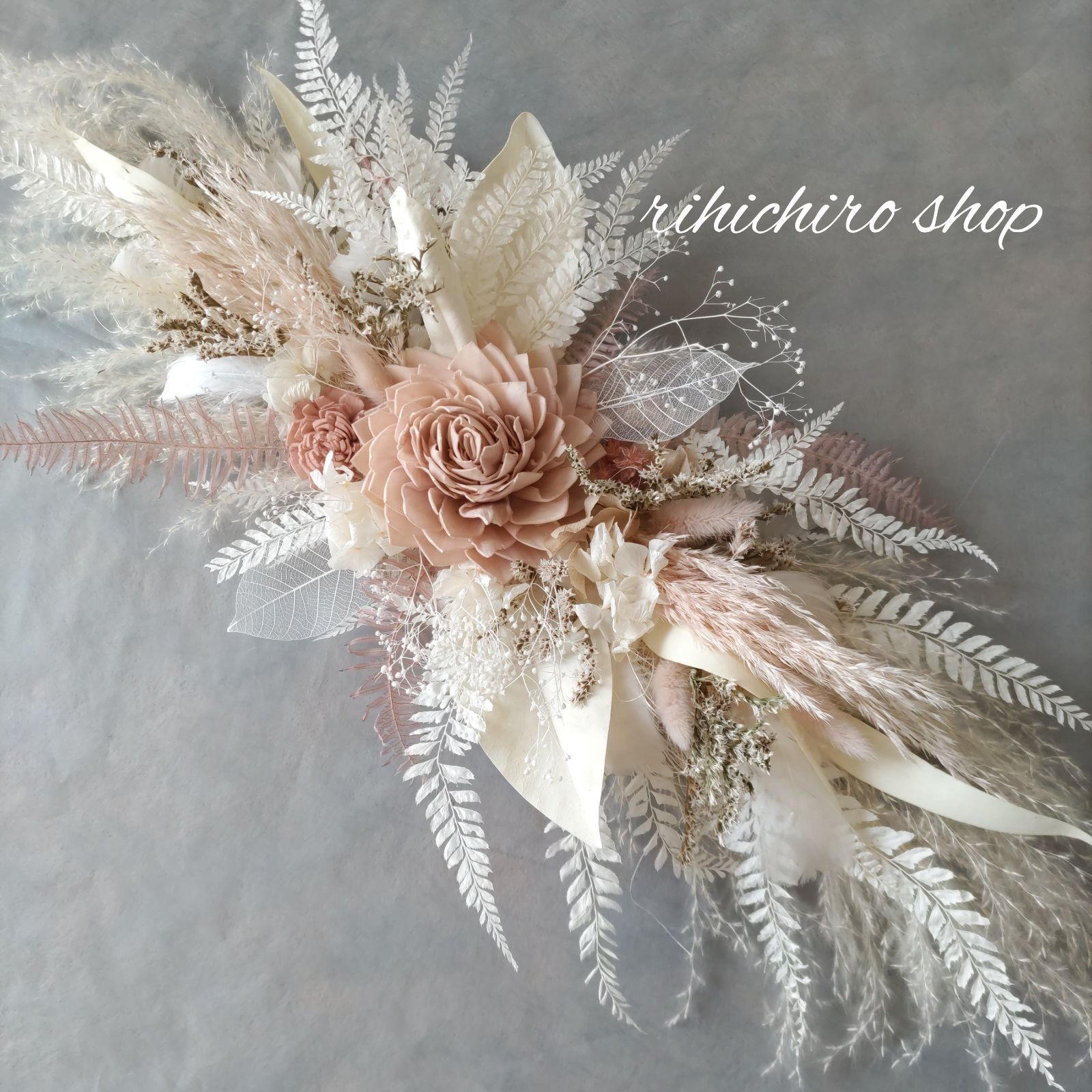 キュートなピンクのドライフラワータペストリー横長スワッグ