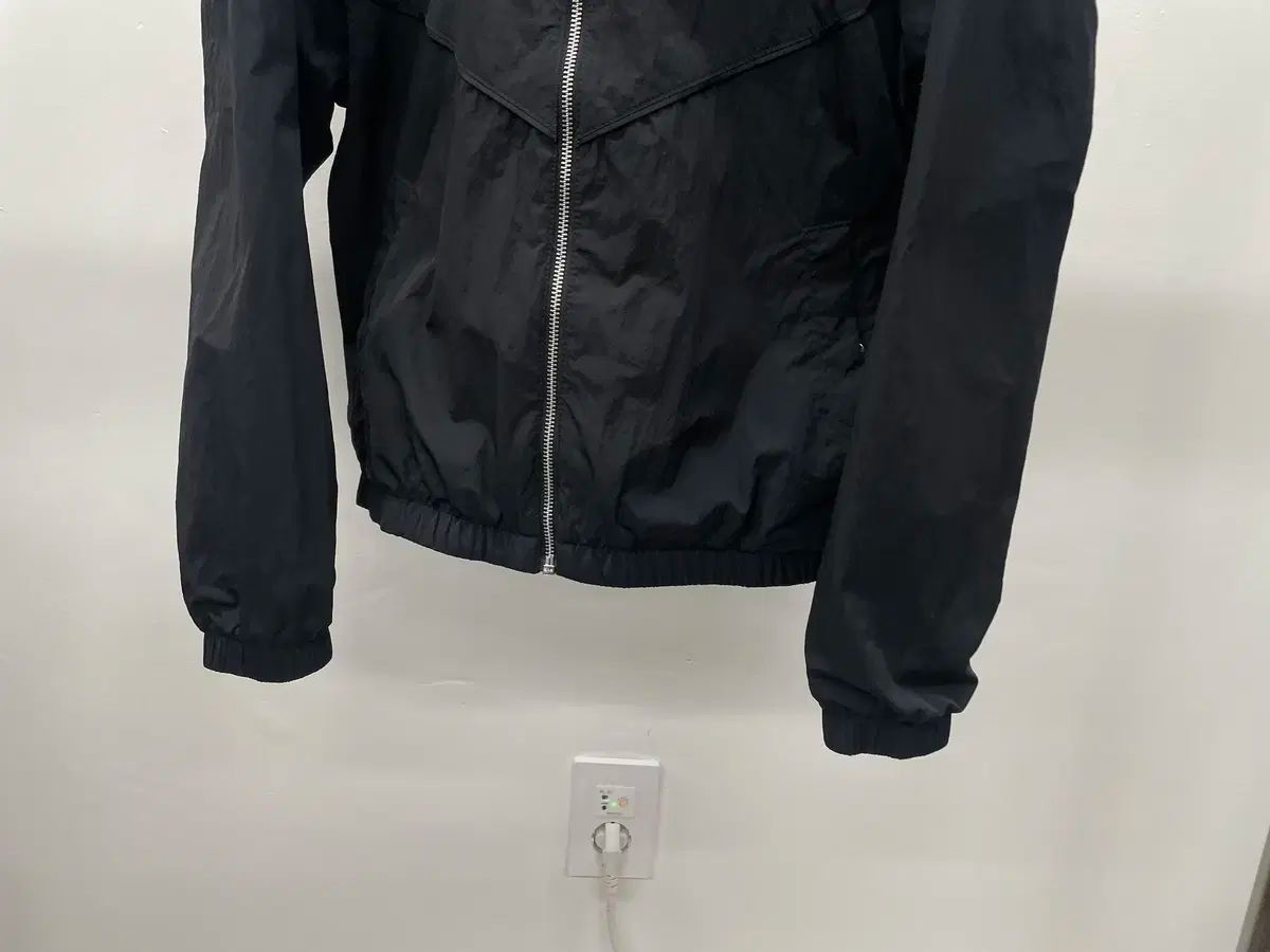 ウーブン ウィンドブレーカー