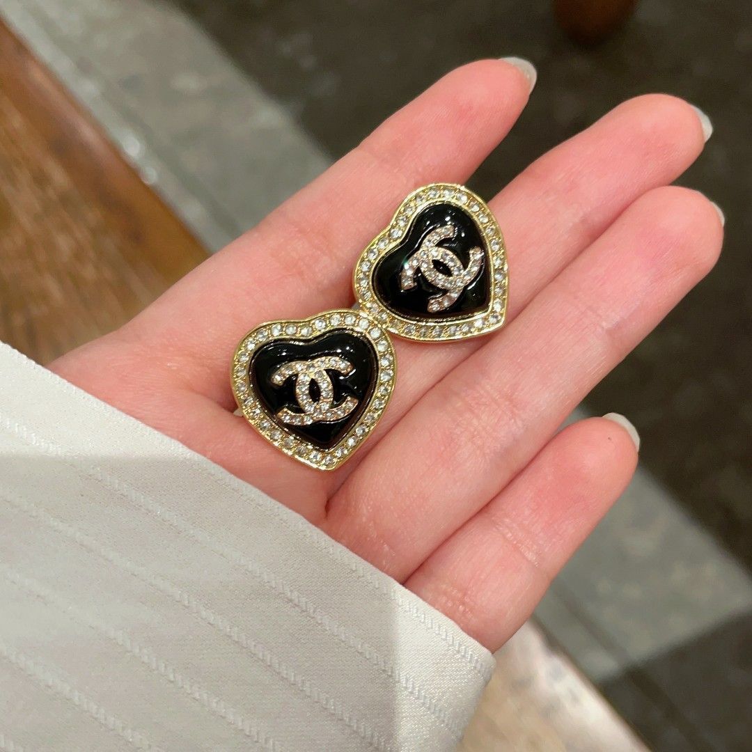 今日特価】Chanel ヴィンテージ アルファベットピアス 送料無料