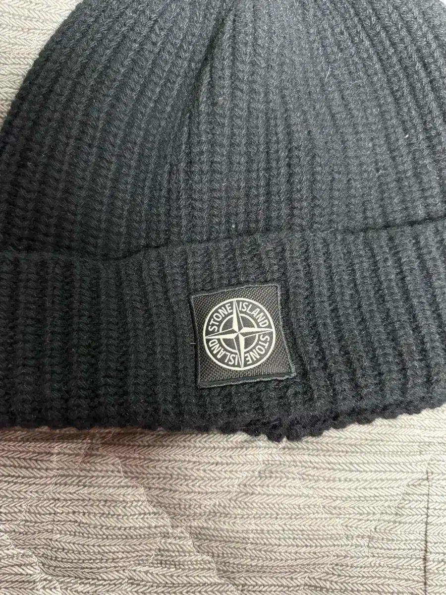 STONE ISLAND(ストーンアイランド) ビーニー ブラック ニット帽