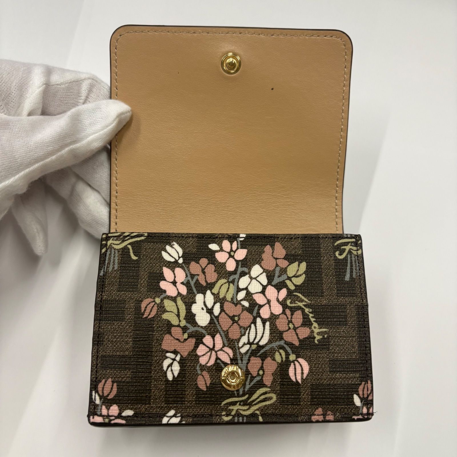 新品未使用】FENDI レザー三つ折り財布 ピンク 未使用品☆FENDI