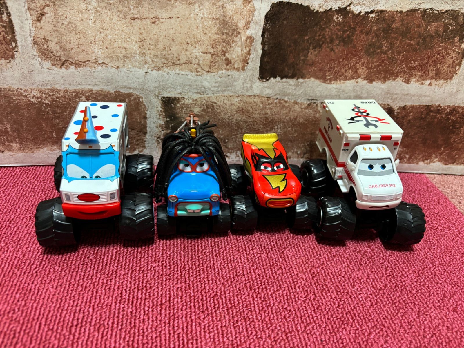 激安】 カーズ モンスタートラック 4台セット ラミレス メーター