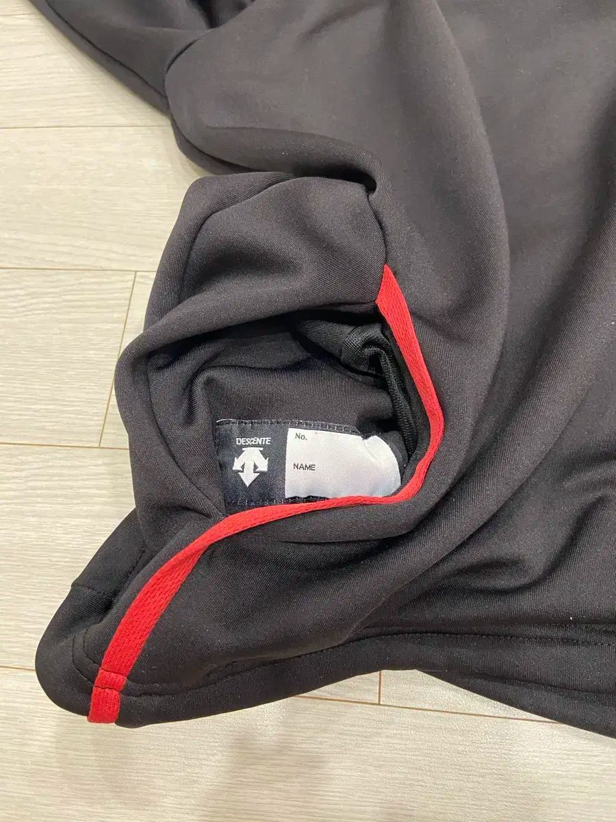 アセンティック フードTシャツ