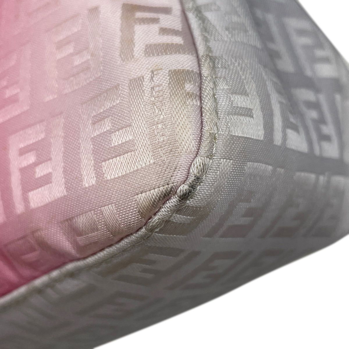 フェンディ FENDI ズッキーノ ナイロン ピンク ブランド小物 ポーチ レディース バッグ 中古 フェンディ FENDI ズッキーノ柄 チェーン ハンドバッグ マンマバケット