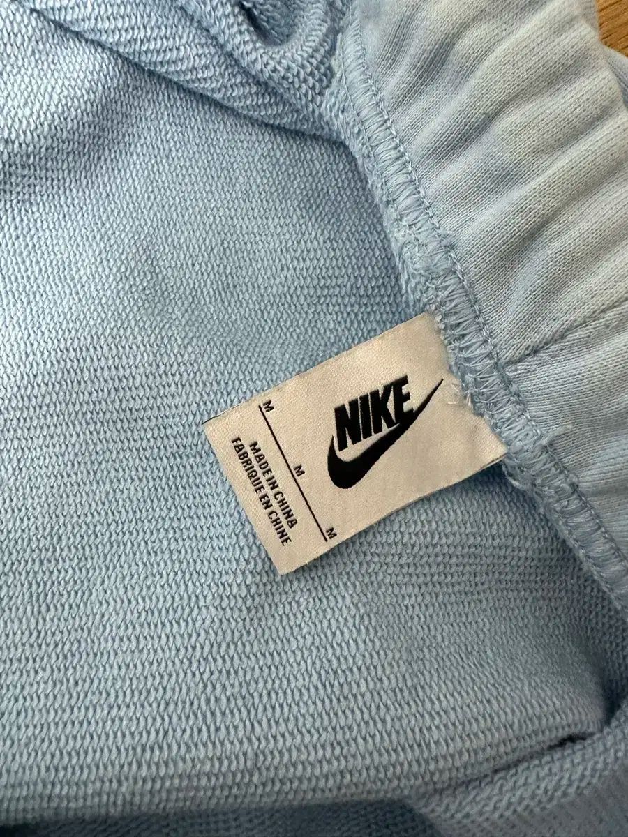 NIKE