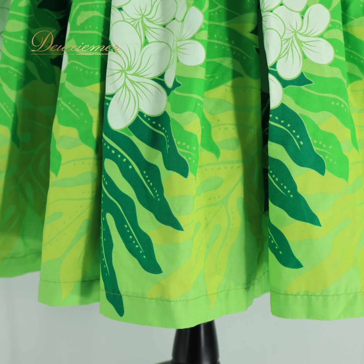 【日本製 フラダンス用衣装】ホワイト×グリーン ALOHA STANDARDS フラダンス衣装】グリーン系 ALOHA FABRICS パウスカート 黄緑