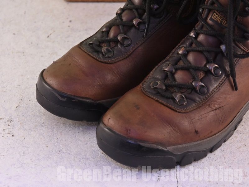 トレッキングブーツ