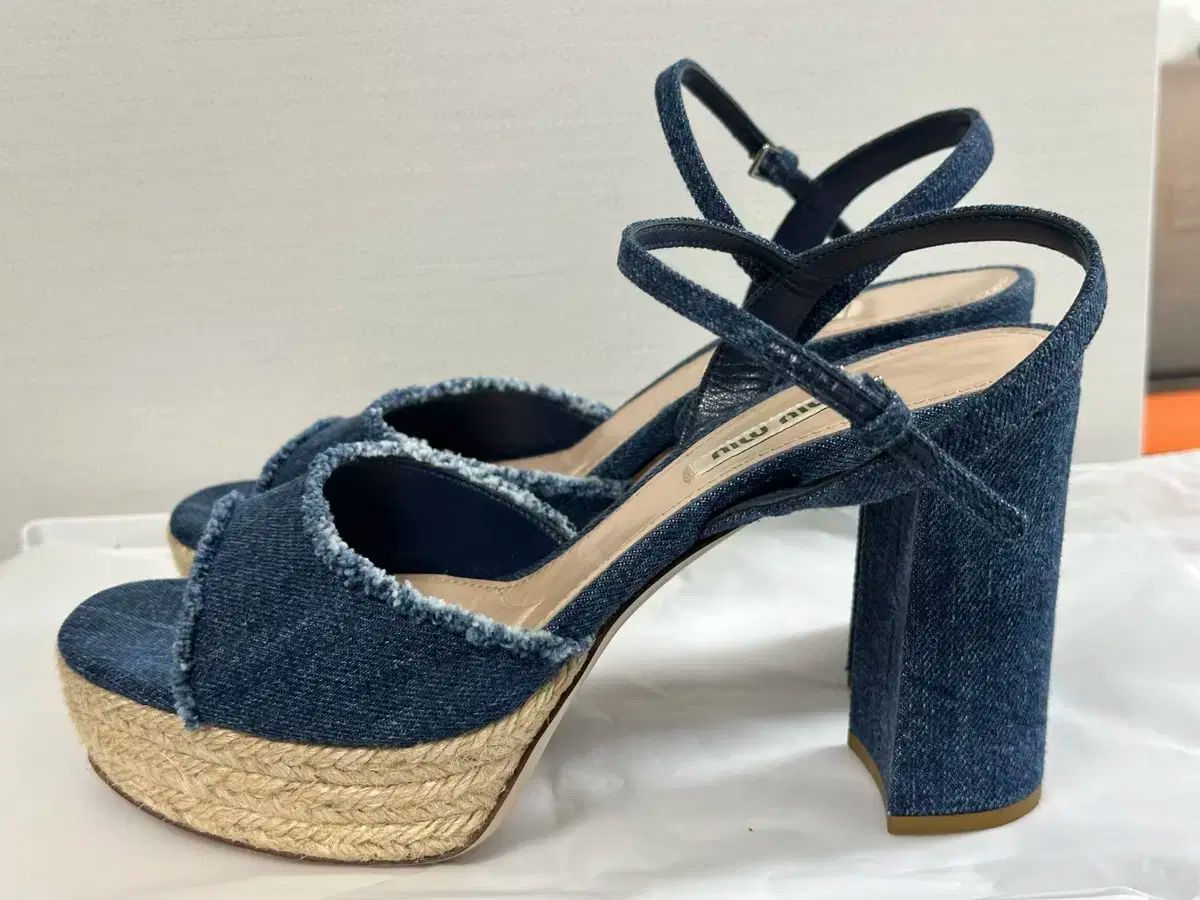 miu miu デニム調ヒールサンダル 日本未入荷 靴