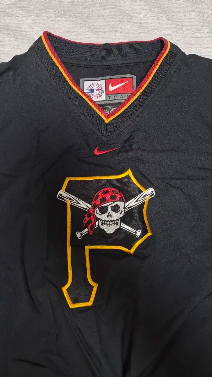 ナイキ MLB ピッツバーグ パイレーツ プルオーバー ウィンドブレーカー 野球ジャケット