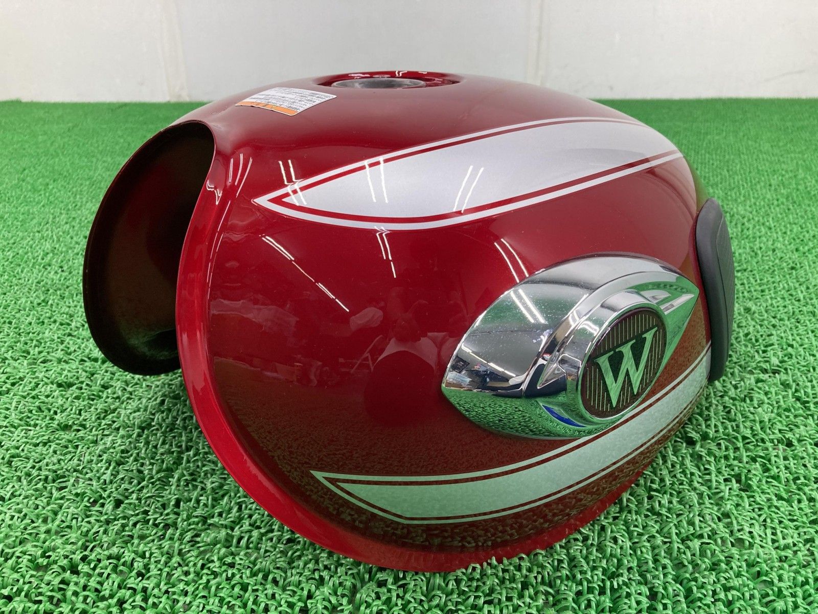 W800 タンク 赤M カワサキ 純正 バイク 部品 2022年モデル