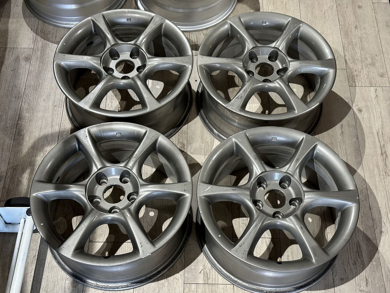 日産　スカイライン　ER34 純正ホイール　17インチ スカイライン (ER34)純正 | 中古タイヤ・ホイール専門店 太平タイヤ