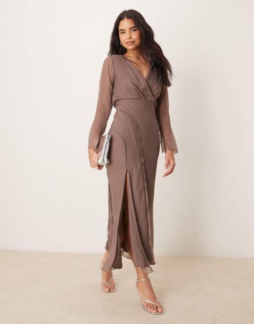 【送料無料】 エイソス レディース ワンピース トップス  DESIGN wrap front midi dress with seaming details in taupe Taupe