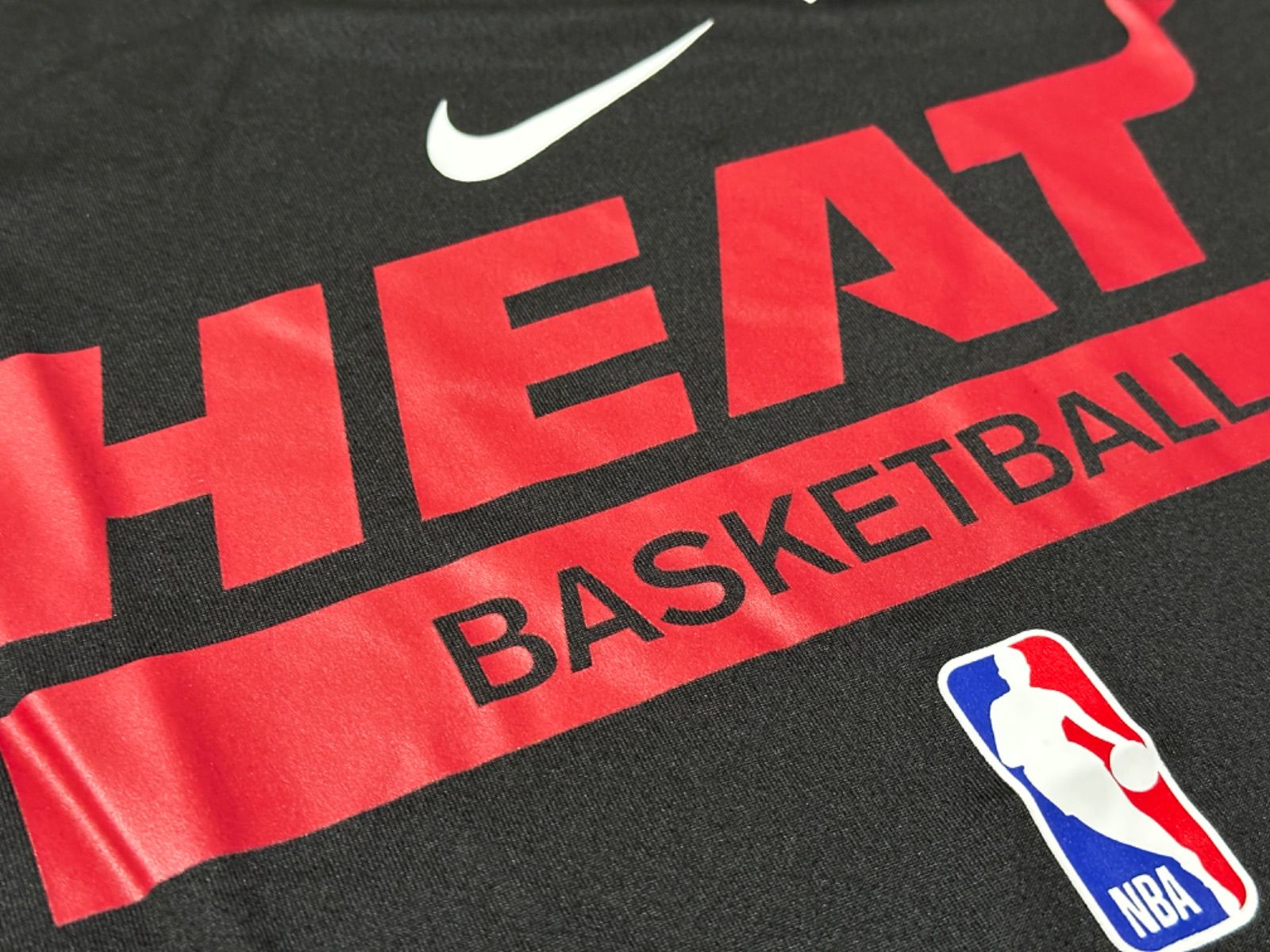 NBA マイアミヒート選手支給品シューティングtシャツ - メルカリ