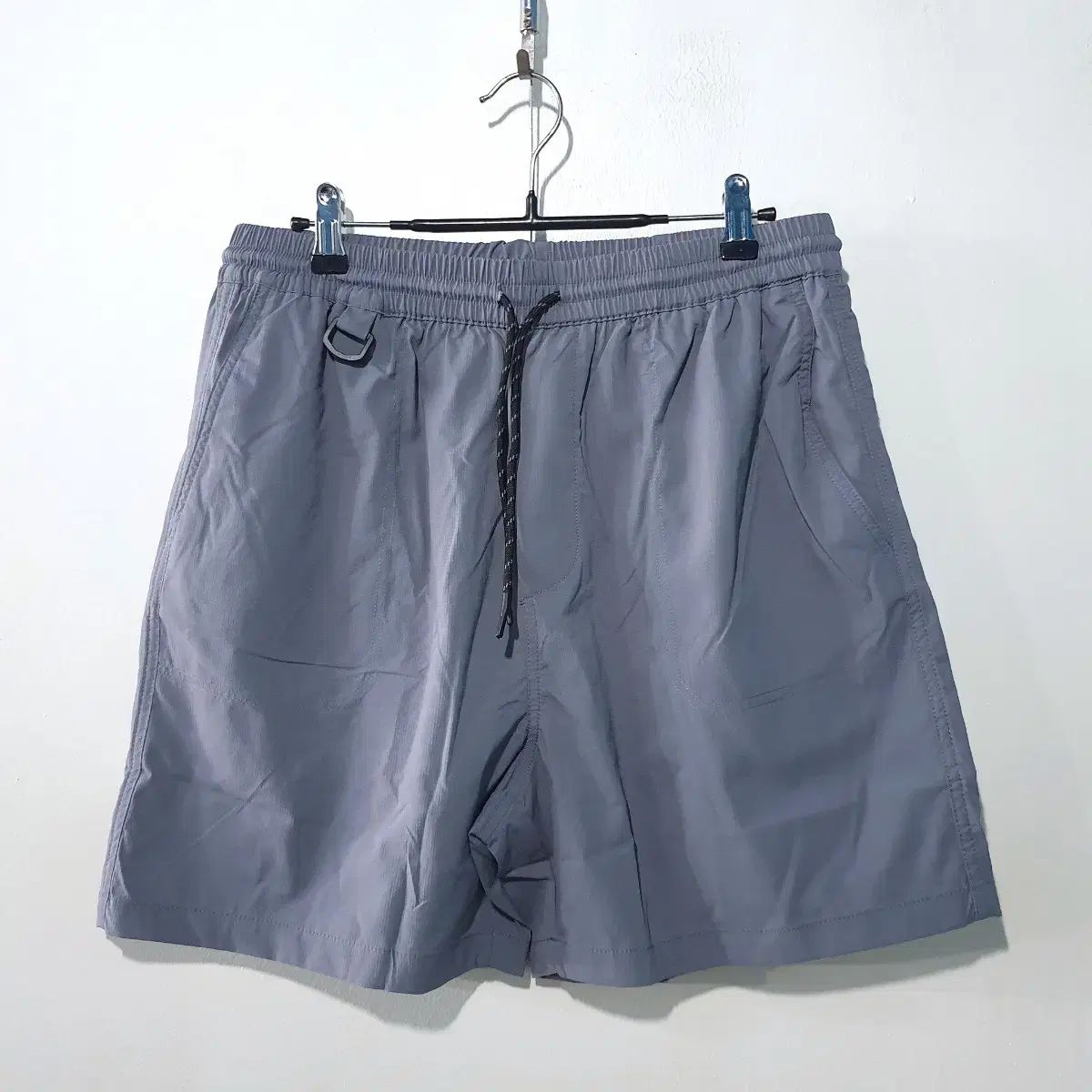 ESSENTIALS ブラックショートパンツ ナイロン FOG ESSENTIALS（エフ