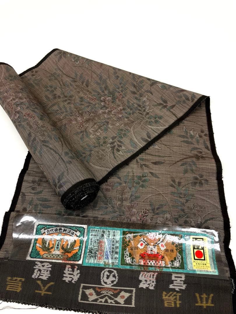 本場奄美大島紬 古代染色 純泥染 通産大臣指定伝統的工芸品 夢おり 正絹 反物 本場大島紬 古代染色 純泥染 通産大臣指定伝統的工芸品 正絹 反物