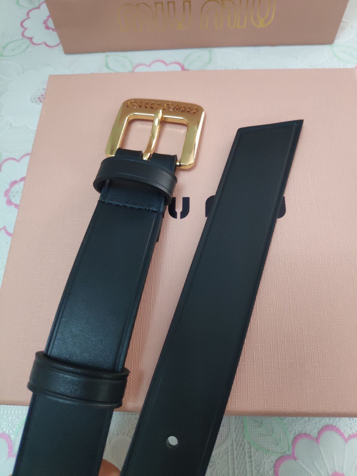 ミュウミュウ✨Miumiu ベルト 黒 ナッパレザーベルト 金色ロゴ