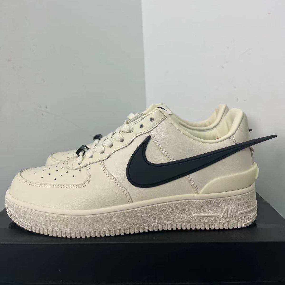 新品未使用ナイキ AMBUSH x Nike Air Force 1 Low スニーカー