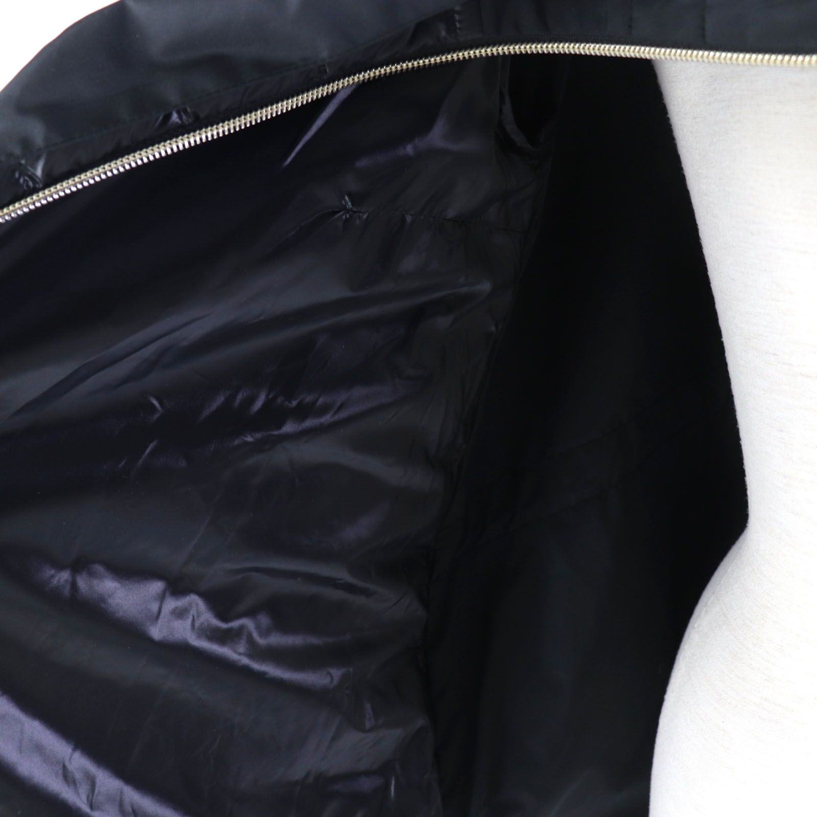 極美品 Herno ヘルノ 19年製 PI1066D-12017 ロゴプレート付 切替 スタンドカラー ZIP UP ライト ダウンジャケット ...