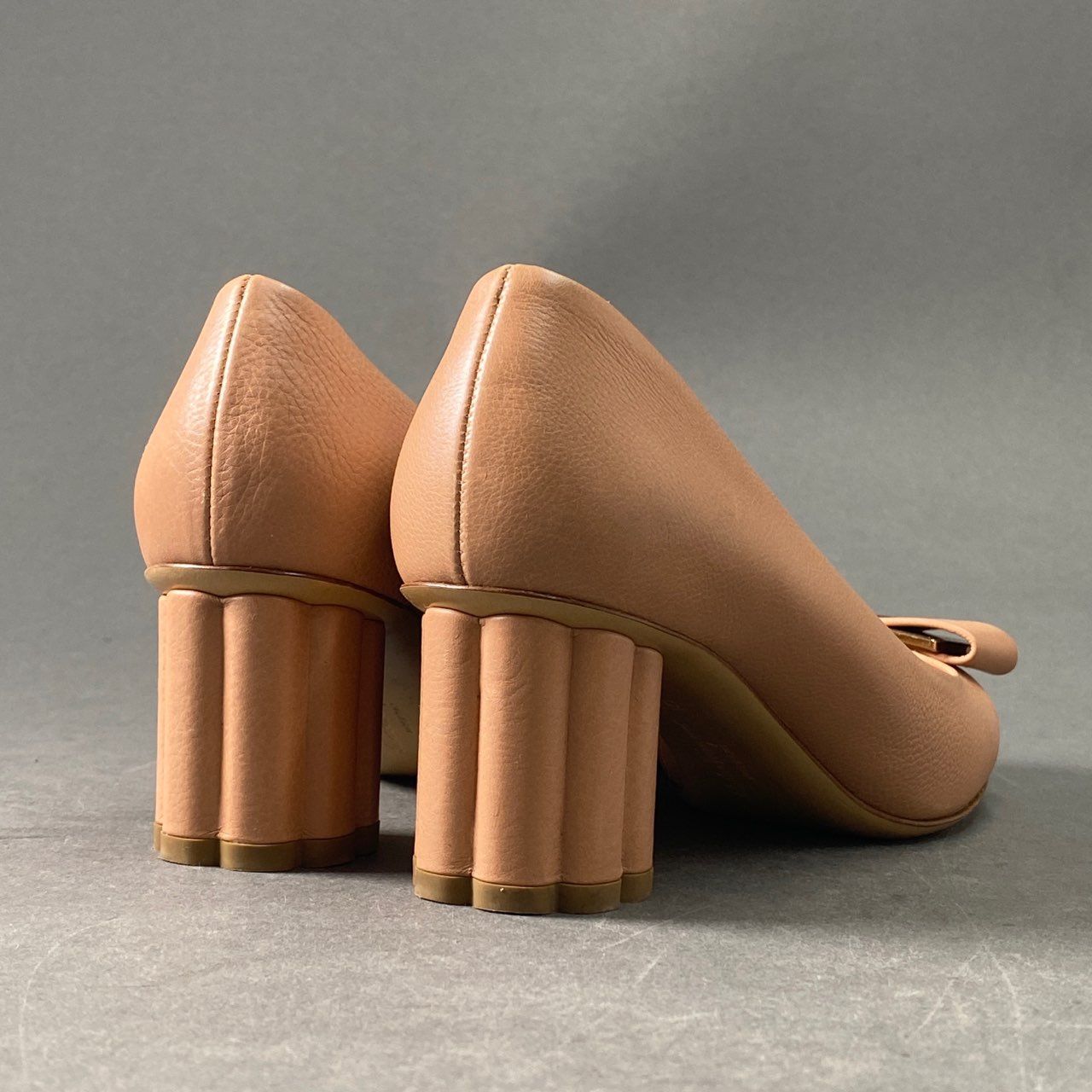 Ferragamo フェラガモ ブラウン 茶色 バンプス 5 1/2 ヒール Ferragamo フェラガモ ブラウン 茶色 バンプス 5 1/2 ヒール