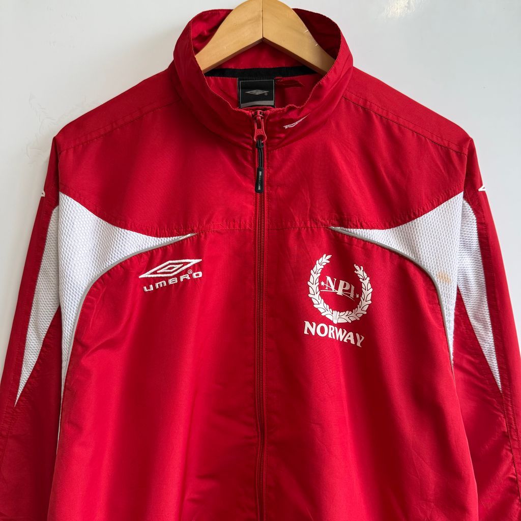 UMBRO　フード付き ウィンドブレーカー　メンズM 　ブラック