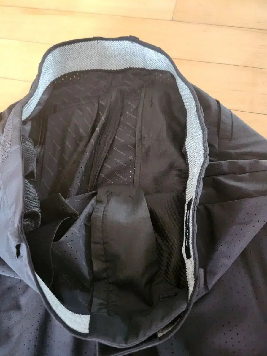 テーラーメイド パンチングパンツ