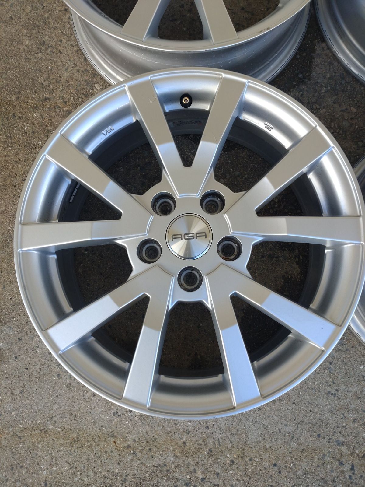 AGA エージーエー Esprit エスプリ 16インチ 6.5J 39 PCD 108-5穴 プジョー3008 等 4本セット