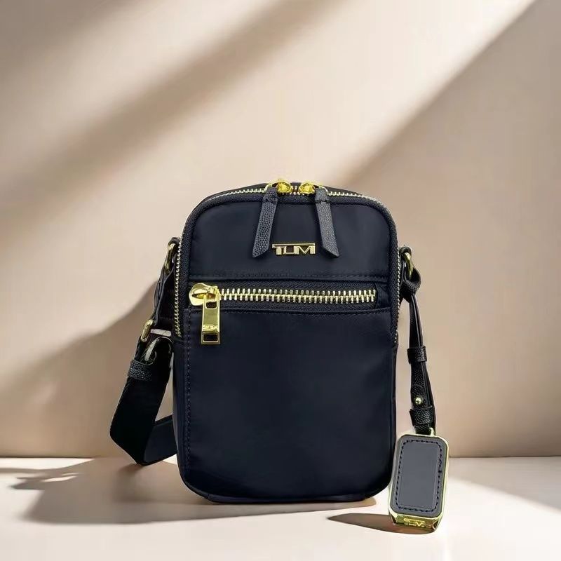 新品✨ TUMI トゥミ ショルダーバッグ VOYAGEUR 196614 ペルシャ 軽量  