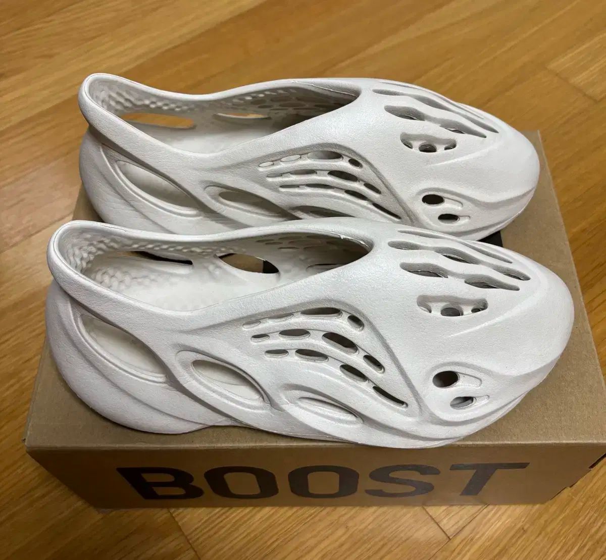 【adidas】★送料・関税込★イージーフォームランナーサンド アディダス adidas YEEZY Foam Runner Sand イージー フォーム