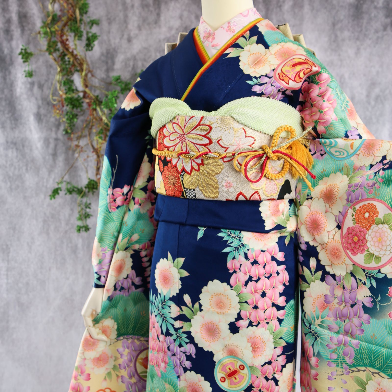 振袖　金駒刺繍　紗綾形地紋　菊花　松竹梅　霞　成人式　着物　083a p 振袖 金駒刺繍 紗綾形地紋 菊花 松竹梅 霞 成人式 着物 083a p