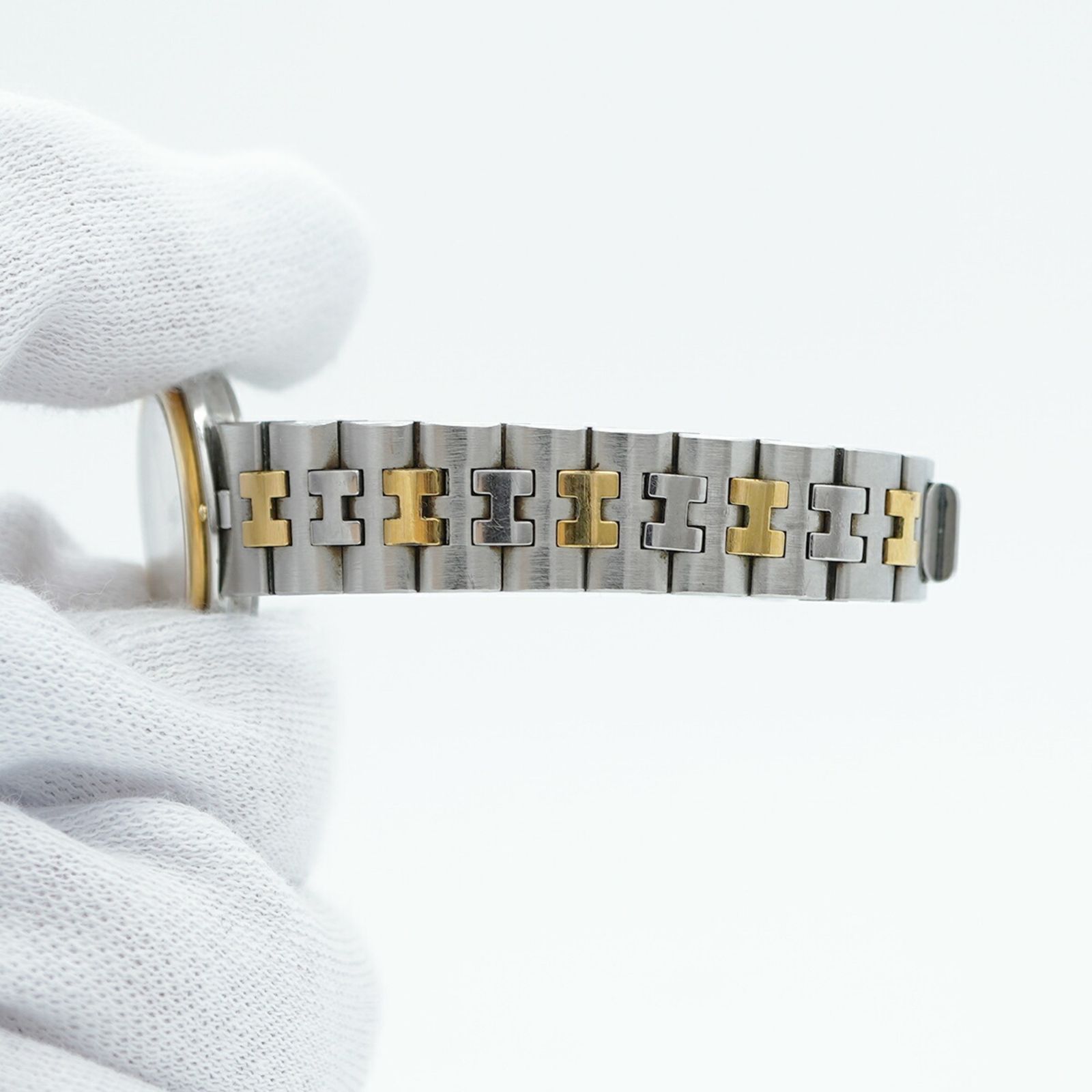 アイボリー文字盤腕時計