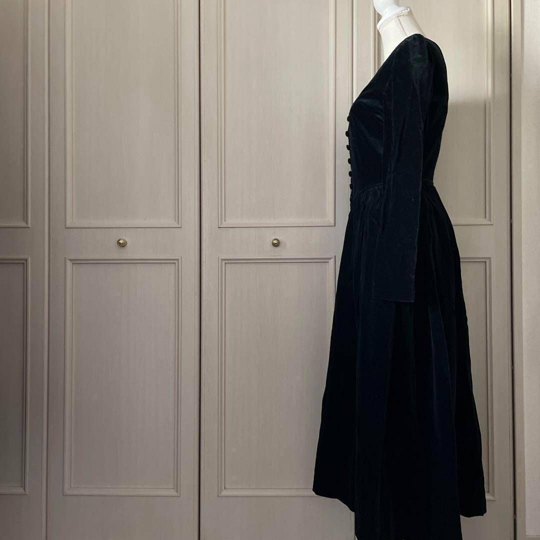 A ローラアシュレイ