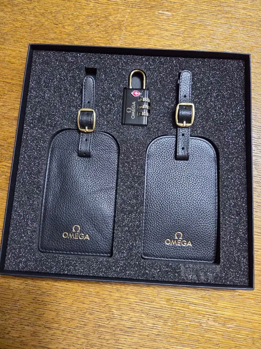 オメガ キャリアー ネームタグ - 錠前 セット