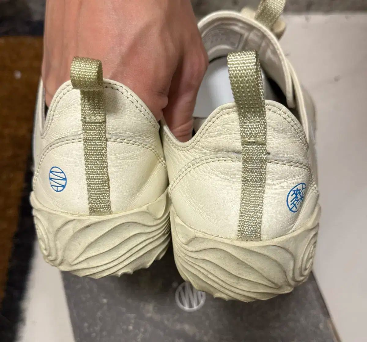 スニーカーズ