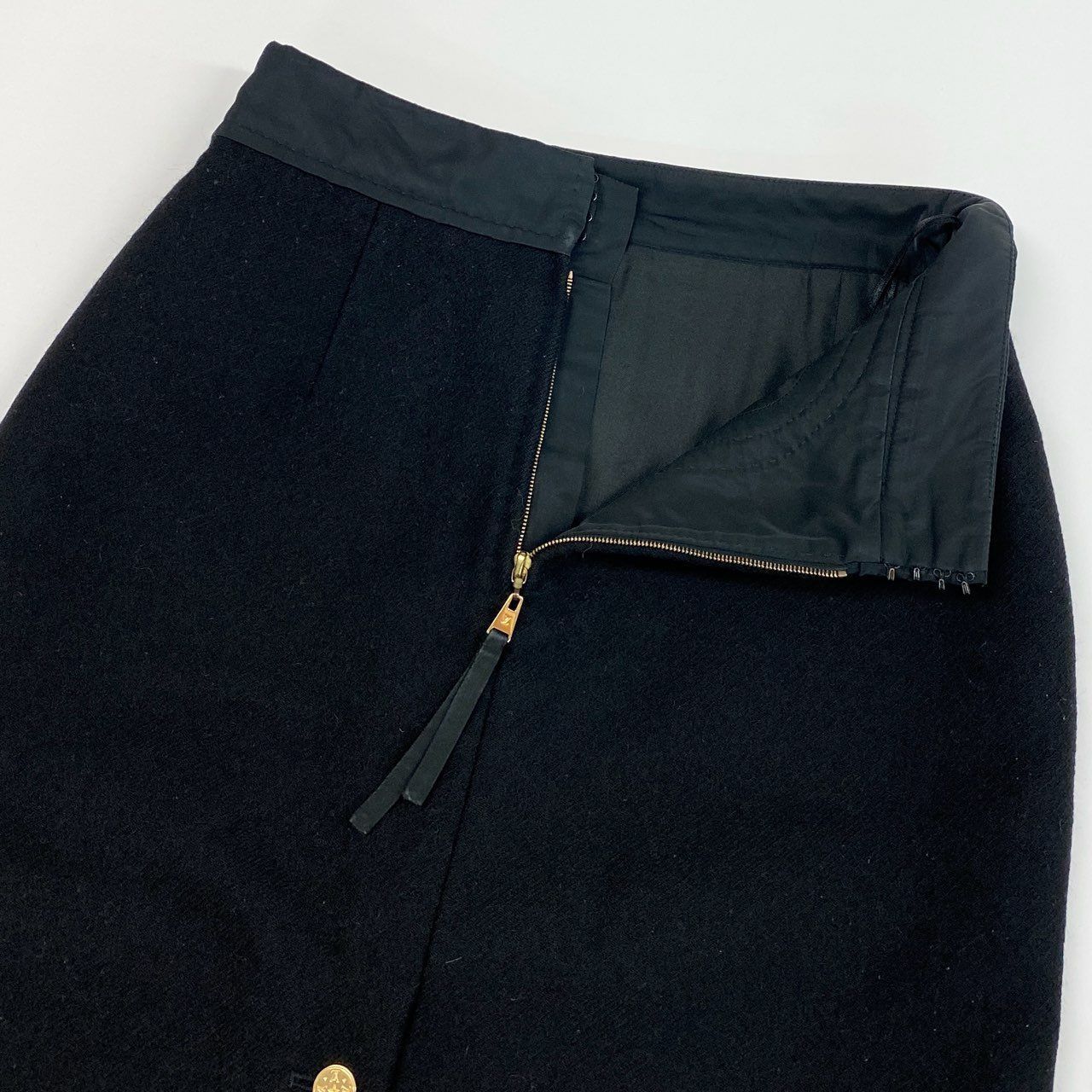 ボトムス ロゴボタン