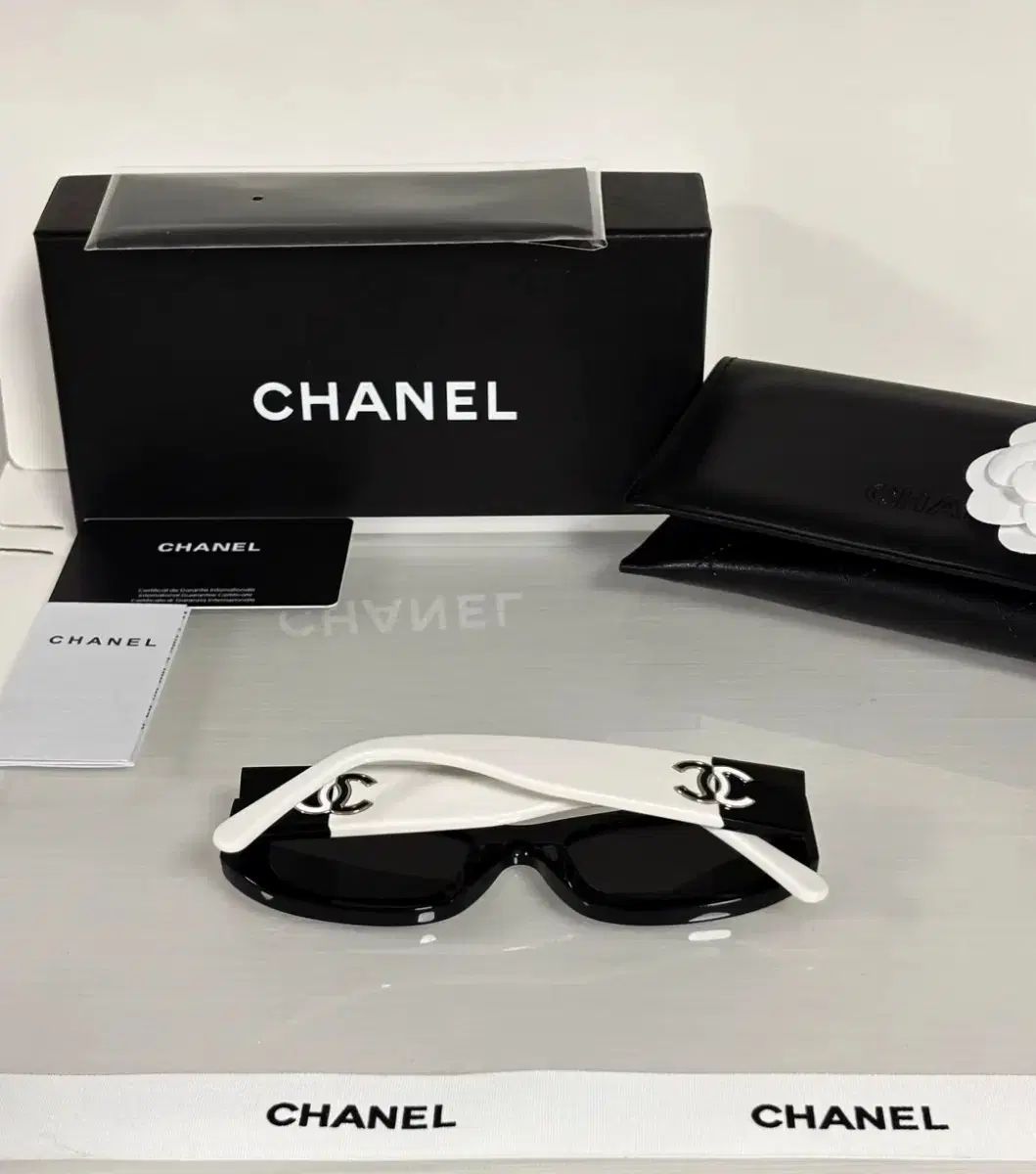 CHANEL CHANEL(シャネル) サングラス ブラックホワイト アン