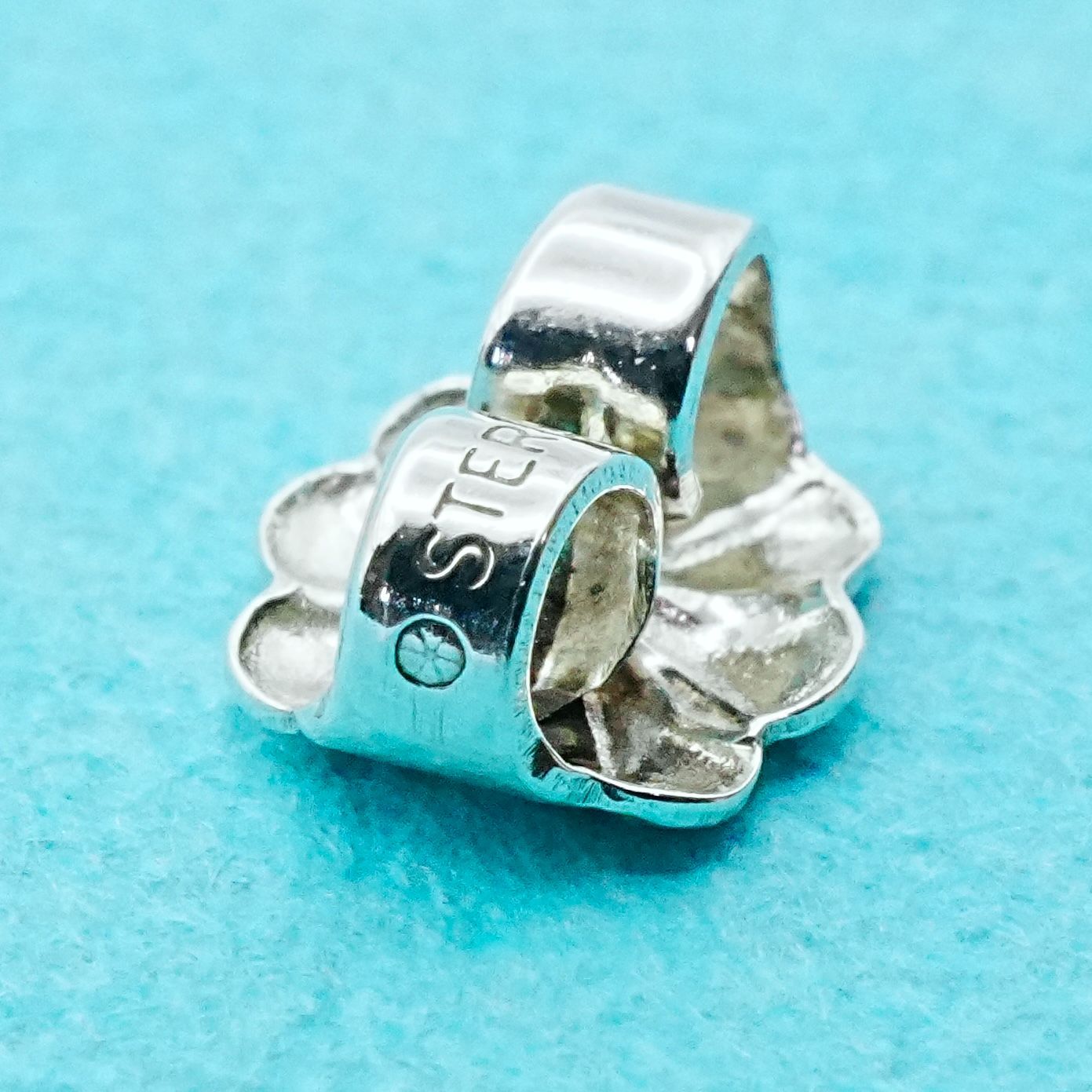 極美品 オールドティファニー リボン ピアス キャッチ社外品 シルバー925 希少 オールドティファニー リボン ピアス ヴィンテージ 925/K14