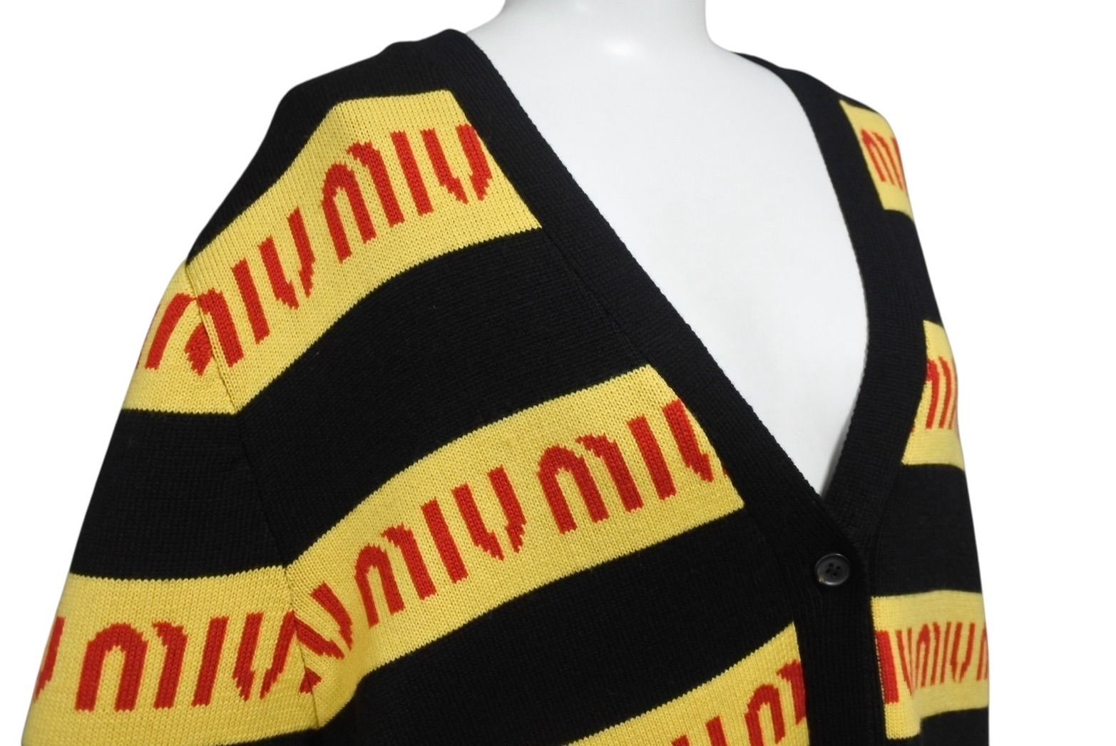 MIU MIU - 極美品 MIUMIU ミュウミュウ カーディガン MMF407 サイズ38 ボーダーロゴ ニット ブラック イエロー レッド 20AW 中古 4b003582 極美品 MIUMIU ミュウミュウ カーディガン MMF407 サイズ38